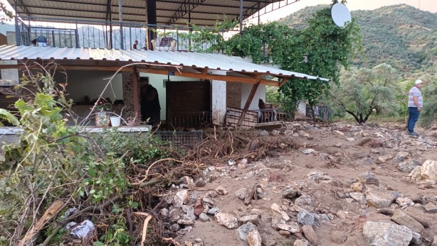 Foto - Sele kapılan araç hurdaya döndü