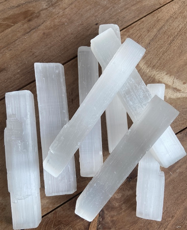 Selenit taşı nedir, ne faydaları var? Selenit taşı nerelerde, nasıl kullanılır? Bu taş ile ilgili gerçek ortaya çıktı!