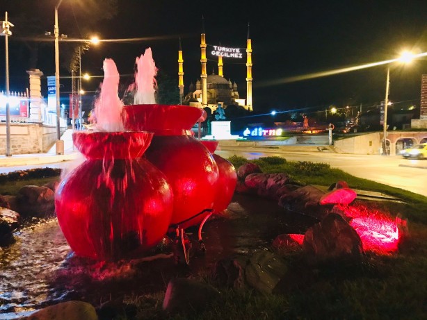 Foto - Selimiye Camii’nde 15 Temmuz ruhu yaşatılıyor! "Türkiye Geçilmez" yazılı mahya asıldı