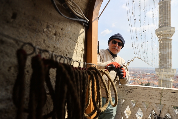 Foto - Selimiye Camisi mahyalarla donatıldı