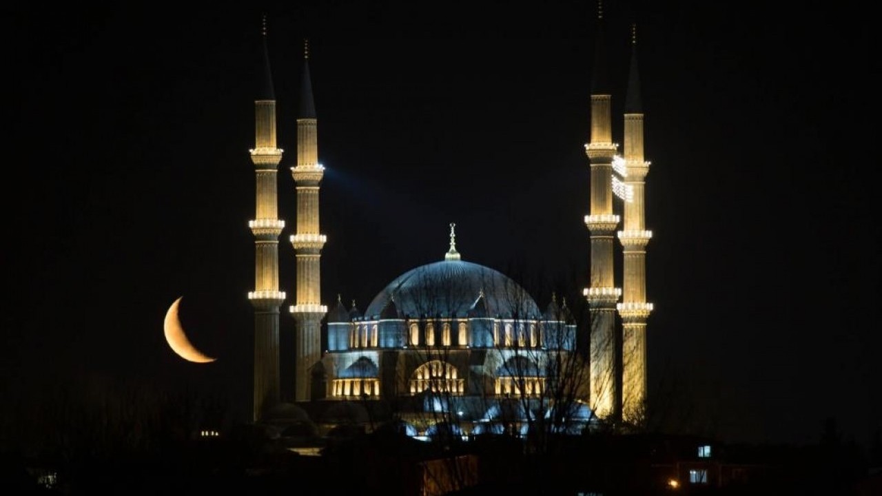 Selimiye ile bir araya gele hilal büyüledi