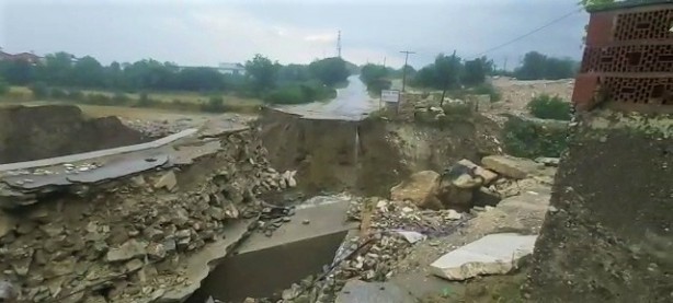 Foto - Selin ikinci defa çökerttiği yolda facia ucuz atlatıldı