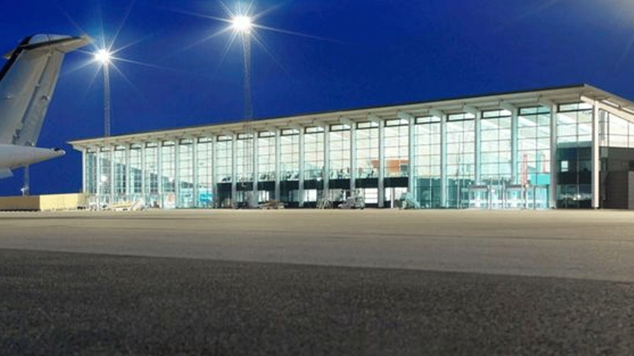 Foto - Semalardaki yabancı İHA’lar tüm ülkeyi alarma geçirdi! En büyük ikinci havalimanını kapattılar