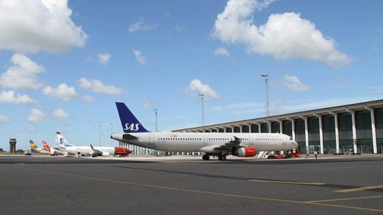 Foto - Semalardaki yabancı İHA’lar tüm ülkeyi alarma geçirdi! En büyük ikinci havalimanını kapattılar