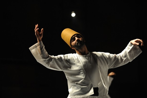 Foto - Semazenlerin başı neden dönmüyor?