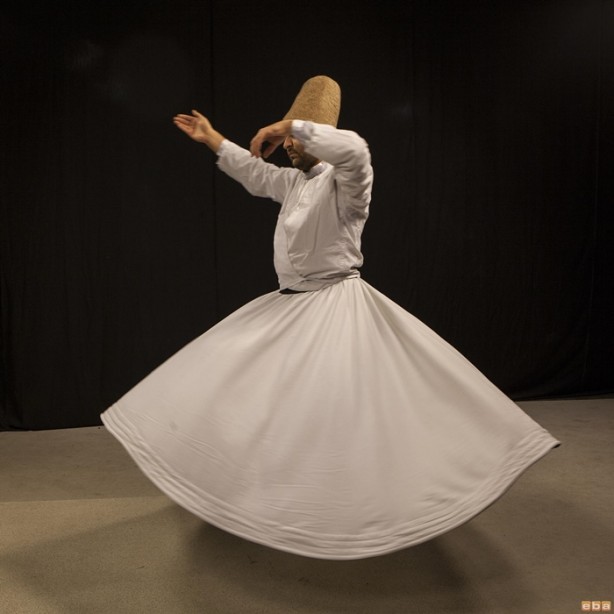 Foto - Semazenlerin başı neden dönmüyor?