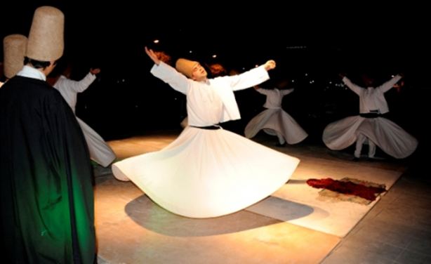 Foto - Semazenlerin başı neden dönmüyor?