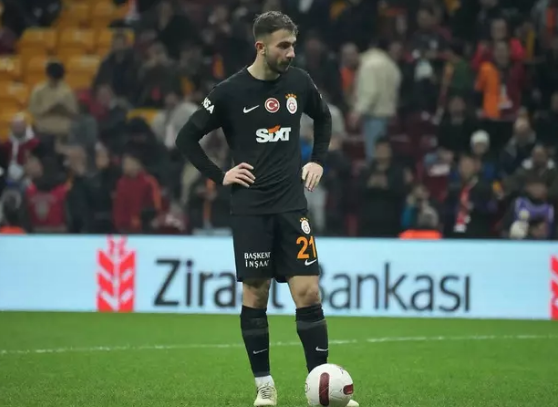 Sen misin Beşiktaş'ı reddedip Galatasaray'a giden: Gittiği takımda dibi gördü! Menajeri mesaj gönderdi ve gidiyor...