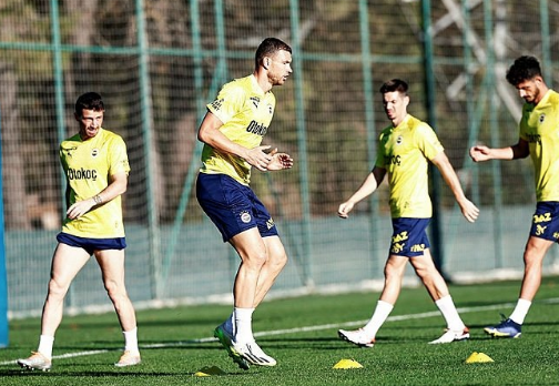 Foto - Sen misin Fenerbahçe'ye gelmeyen: Ah vah ettiren uyarı geldi! Fazla zamanımız yok...