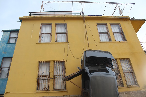 Foto - Sen misin kaza yapan? Arabaya cezayı böyle kesti