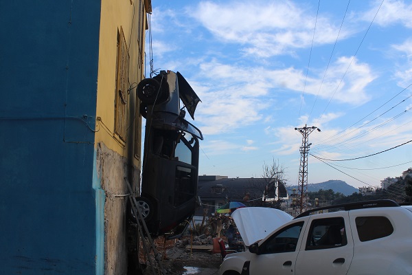Foto - Sen misin kaza yapan? Arabaya cezayı böyle kesti