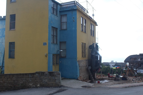 Foto - Sen misin kaza yapan? Arabaya cezayı böyle kesti