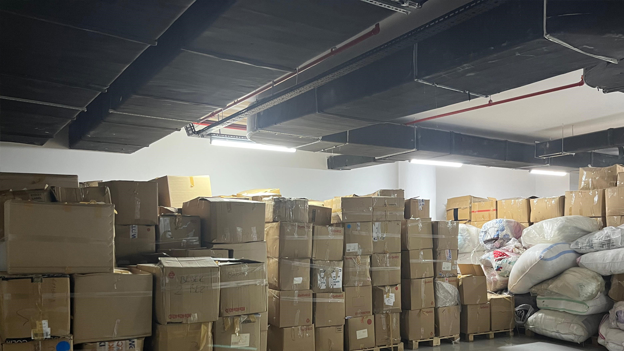 Foto - Sen ne beceriksiz bir partisin CHP! Çuval çuval yardımları depoda çürütmüşler! Yazıklar olsun...