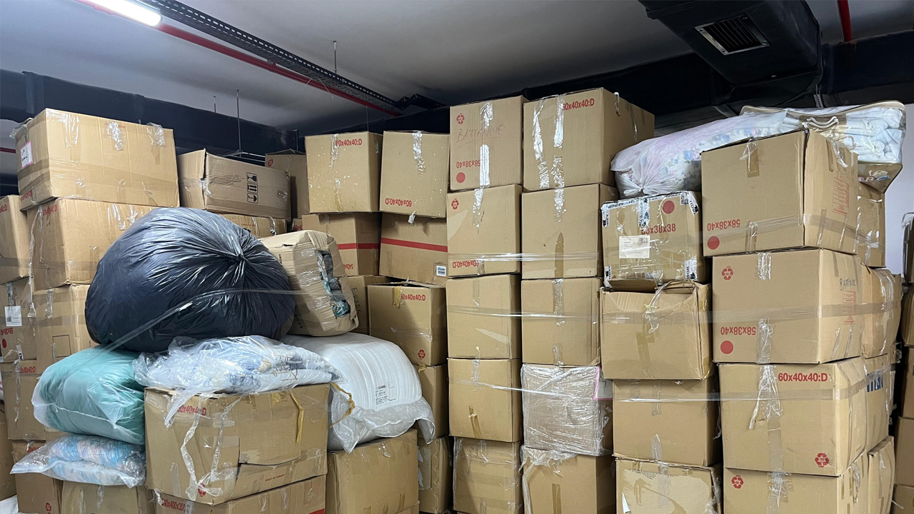 Foto - Sen ne beceriksiz bir partisin CHP! Çuval çuval yardımları depoda çürütmüşler! Yazıklar olsun...