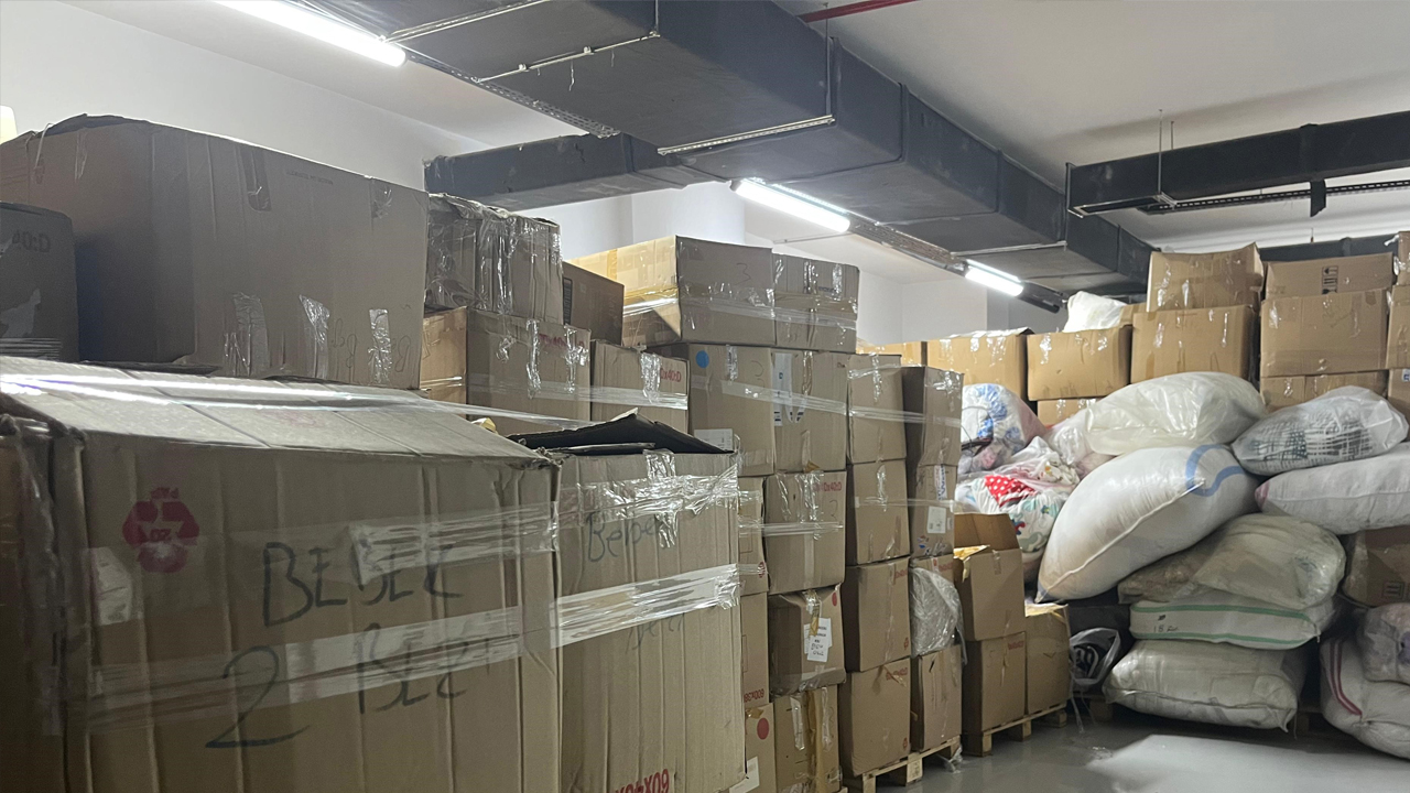 Foto - Sen ne beceriksiz bir partisin CHP! Çuval çuval yardımları depoda çürütmüşler! Yazıklar olsun...