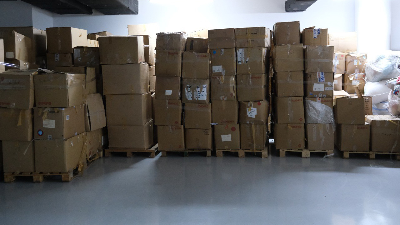 Foto - Sen ne beceriksiz bir partisin CHP! Çuval çuval yardımları depoda çürütmüşler! Yazıklar olsun...