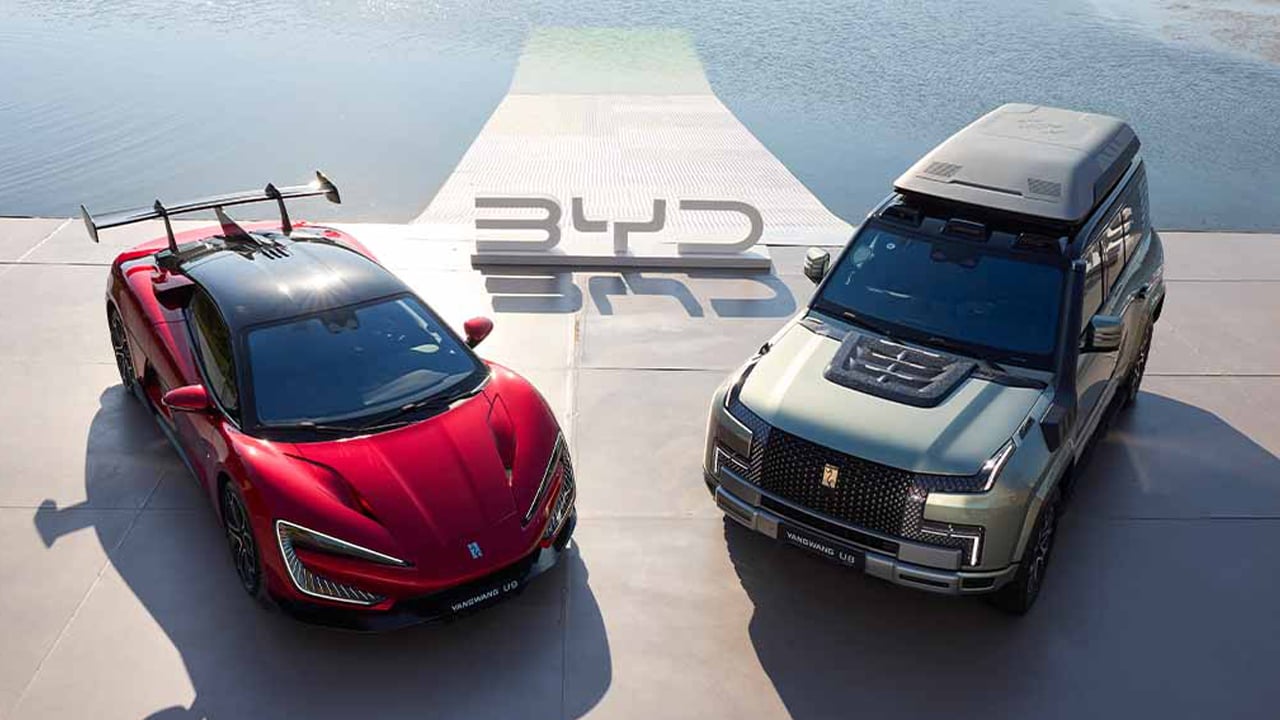 Sen ne yaptın böyle BYD! Bu da neyin nesi? Bu arabalar hem yüzüyor hem zıplıyor hem de 360 derece dönebiliyor!