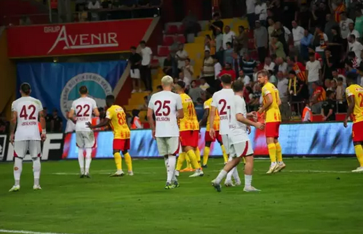 Foto - Sen ne yaptın böyle Galatasaray! Duyan, kulaklarına inanamıyor! Olacak şey değil...