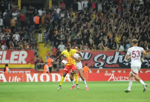 Foto - Sen ne yaptın böyle Galatasaray! Duyan, kulaklarına inanamıyor! Olacak şey değil...