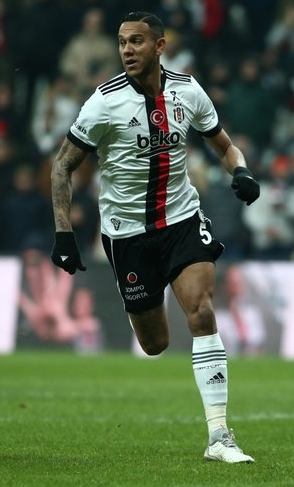 Foto - Sen ne yaptın böyle Josef De Souza! Bu sefer çizmeyi aştı!