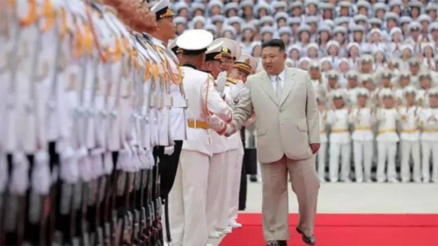 Foto - Sen ne yaptın böyle Kim Jong-un? Kuzey Kore liderinin yaptığını görenler şaşkına döndü