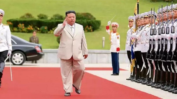 Foto - Sen ne yaptın böyle Kim Jong-un? Kuzey Kore liderinin yaptığını görenler şaşkına döndü
