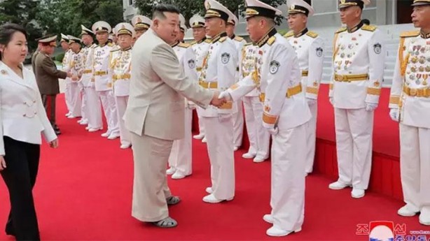 Foto - Sen ne yaptın böyle Kim Jong-un? Kuzey Kore liderinin yaptığını görenler şaşkına döndü