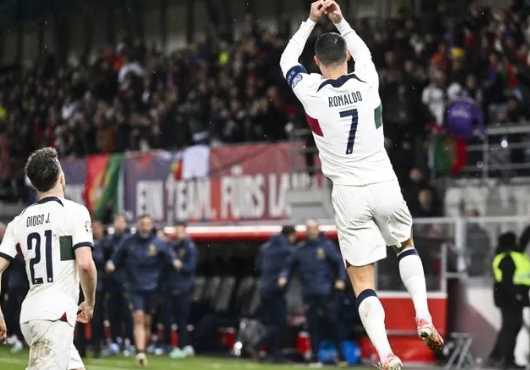 Foto - Sen ne yaptın böyle Ronaldo! 38 yaşında bunu da yaptı bile...