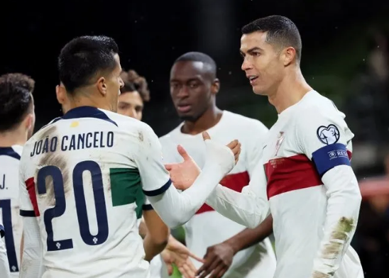 Foto - Sen ne yaptın böyle Ronaldo! 38 yaşında bunu da yaptı bile...