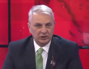 Sen ne yüzsüz bir herifsin be Can Ataklı! Bi sus artık yahu... Sen kim AK Parti seçmeni kim...