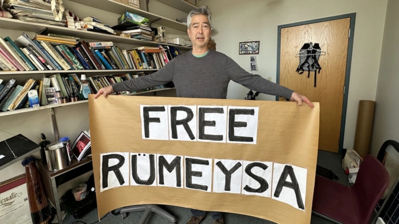 Foto - Sen var ya, adamın dibisin, dibi! Biz de kendimize "Müslüman" diyoruz! ABD’li profesör, Gazze için öyle bir şey yaptı ki...