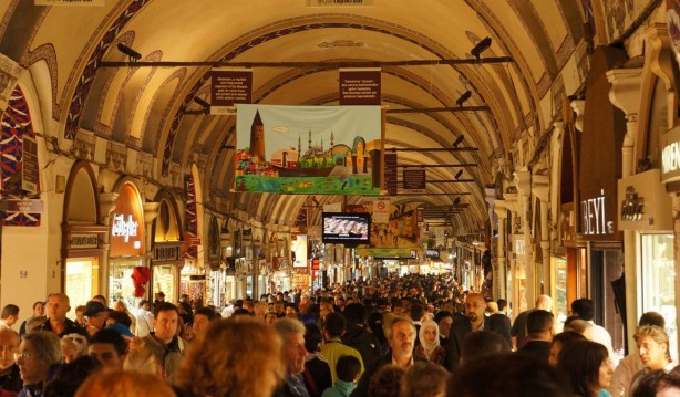 Sene sonunda 70 milyon kişiye ulaşacak! Türkiye'den altın, takı ve halı alıp gidiyorlar