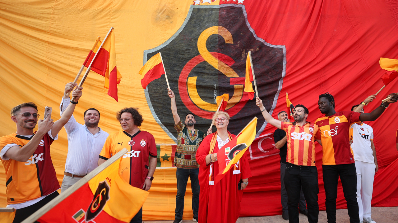 Foto - Senegal’de sarı-kırmızı şölen! Galatasaray aşkı sınır tanımadı! Cimbom’un 5. yıldızı Afrika’da parladı