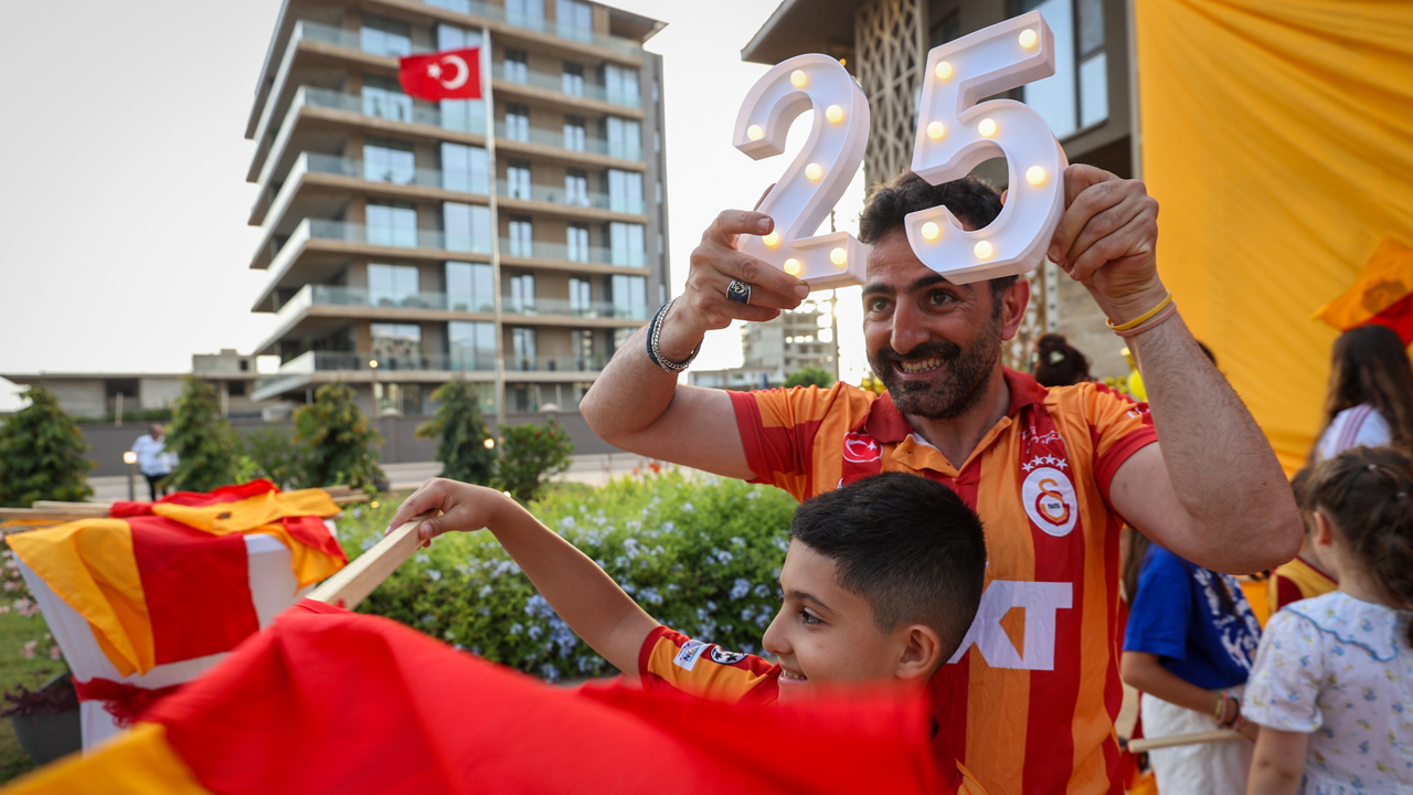 Foto - Senegal’de sarı-kırmızı şölen! Galatasaray aşkı sınır tanımadı! Cimbom’un 5. yıldızı Afrika’da parladı