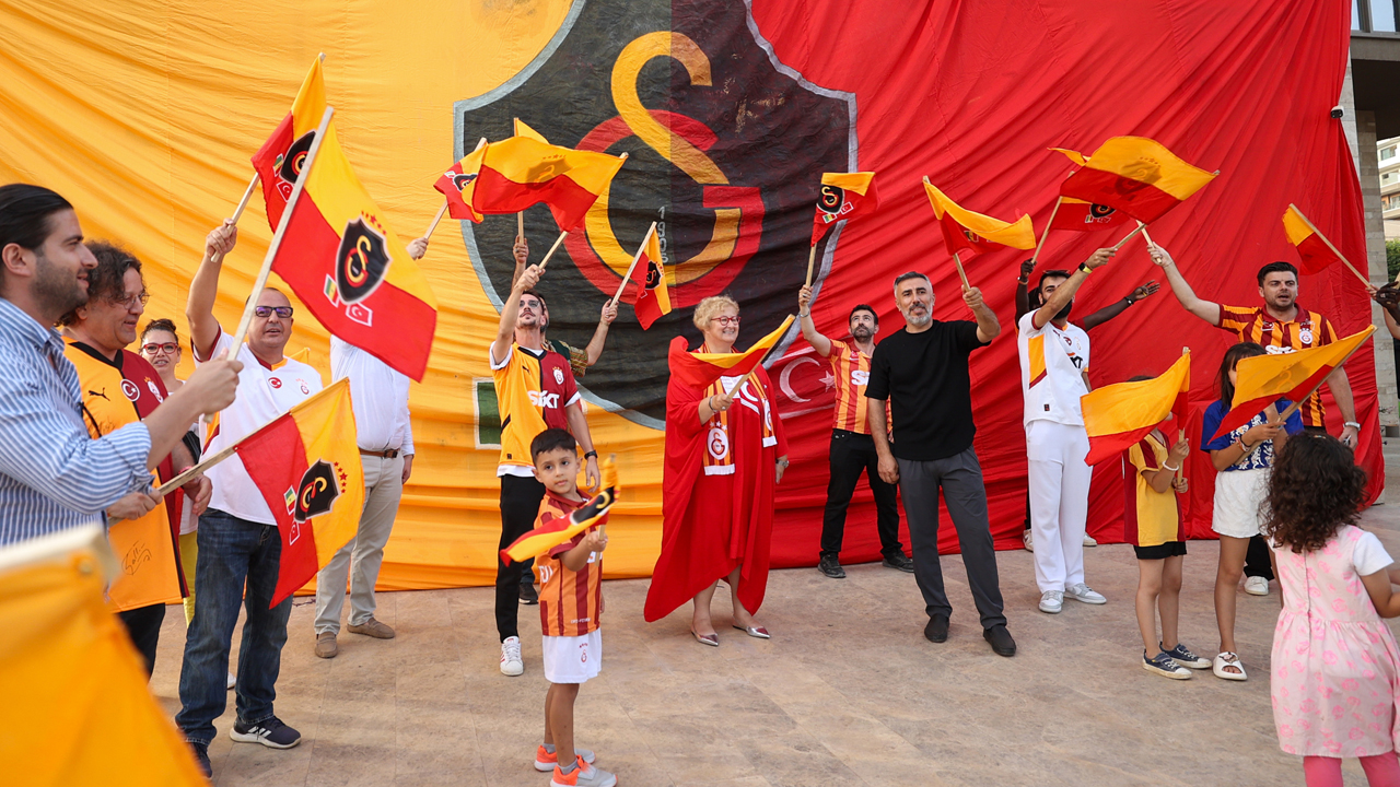 Foto - Senegal’de sarı-kırmızı şölen! Galatasaray aşkı sınır tanımadı! Cimbom’un 5. yıldızı Afrika’da parladı