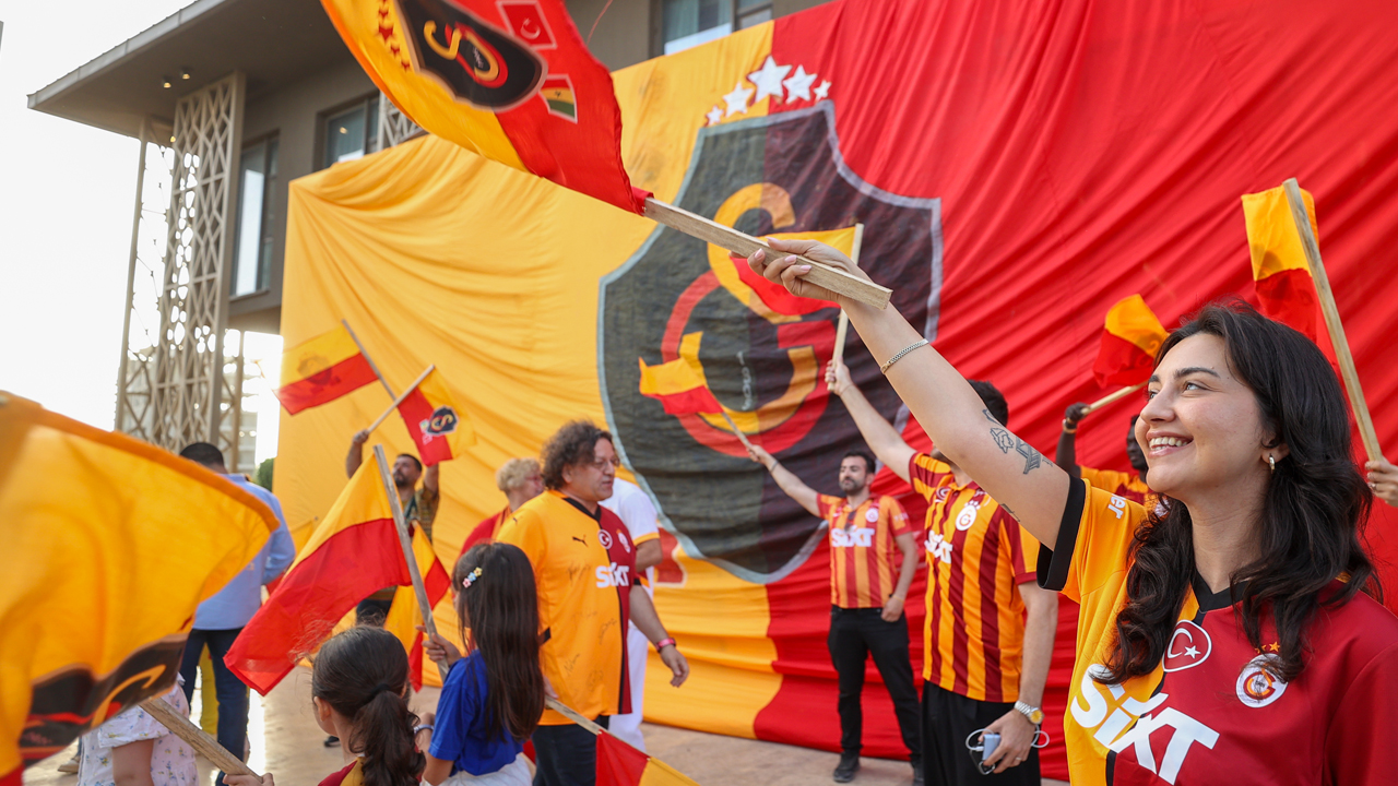 Foto - Senegal’de sarı-kırmızı şölen! Galatasaray aşkı sınır tanımadı! Cimbom’un 5. yıldızı Afrika’da parladı