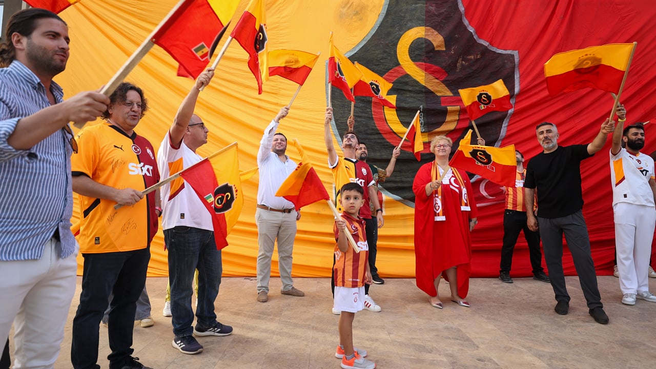 Senegal’de sarı-kırmızı şölen! Galatasaray aşkı sınır tanımadı! Cimbom’un 5. yıldızı Afrika’da parladı