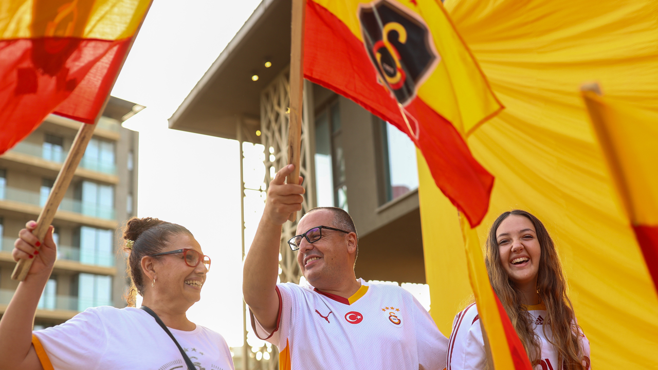 Foto - Senegal’de sarı-kırmızı şölen! Galatasaray aşkı sınır tanımadı! Cimbom’un 5. yıldızı Afrika’da parladı