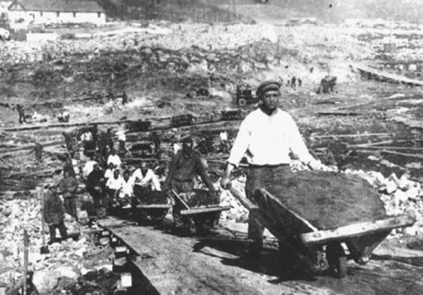 Foto - Seneler sonra kapılarını açtı