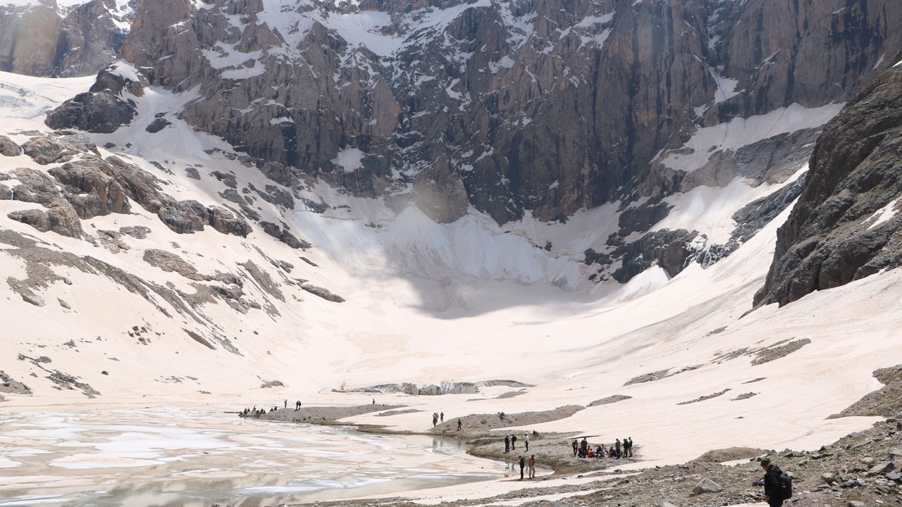 Senelerce gidilmesi yasaktı! Dünyanın öbür ucunda değil 20 bin yıllık buzullar Türkiye'de