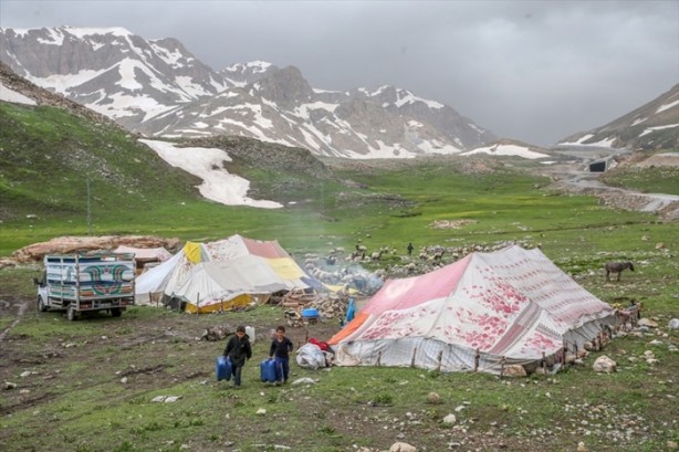 Foto - Senenin 5 ayını yaylada geçiriyorlar