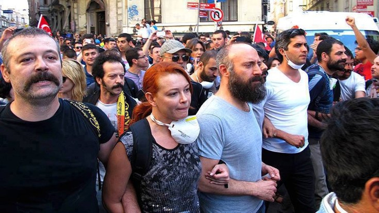 Foto - Senin Allah’ına kurban! İmamoğlu’nu tokatlayan oyuncu Metin Yıldız, bu defa da Gezici sanatçıları rezil kepaze etti