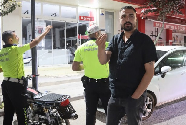 Foto - "Senin görevin bu değil" diyerek gazetecinin üzerine yürüdü