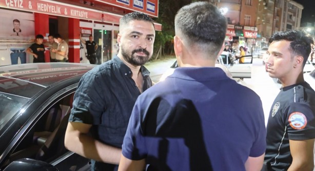Foto - "Senin görevin bu değil" diyerek gazetecinin üzerine yürüdü