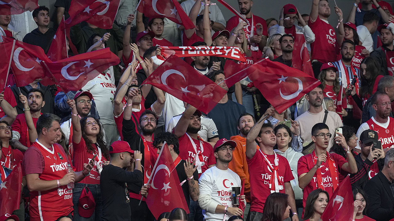 Foto - Senin Yunan milli marşından haberin var mı Bülent! Yunan’ın derdi seni mi gerdi?