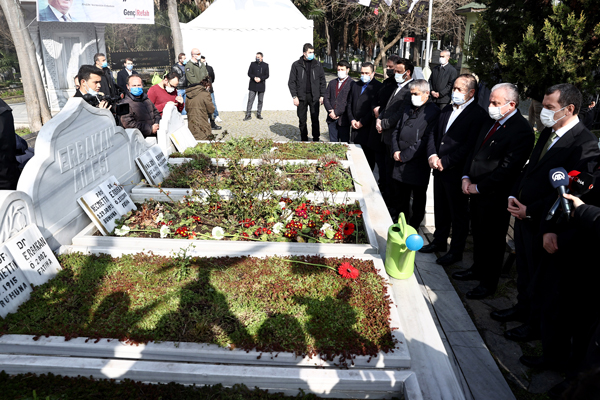 Foto - Şentop, Erbakan'ın kabrini ziyaret etti