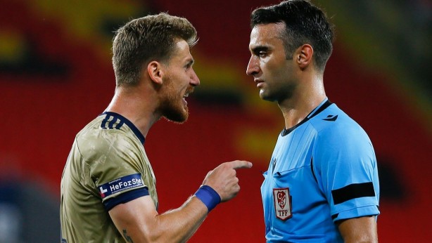 Serdar Aziz'den olay sözler: Şerefsiz...