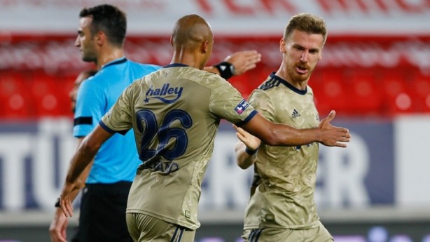 Foto - Serdar Aziz'den olay sözler: Şerefsiz...