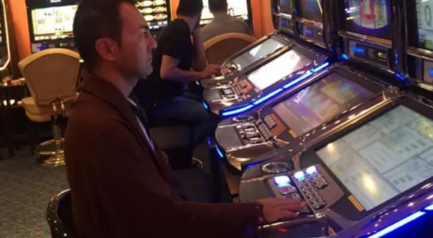 Foto - Serdar Ortaç şimdi de bakın ne yaptı! Kumar belasının ibretlik sonu