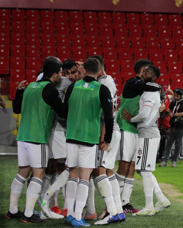 Foto - Sergen Yalçın'ın sevinç gözyaşları